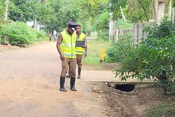 மணல் கடத்திய டிப்பர் மீது துப்பாக்கிச்சூடு!