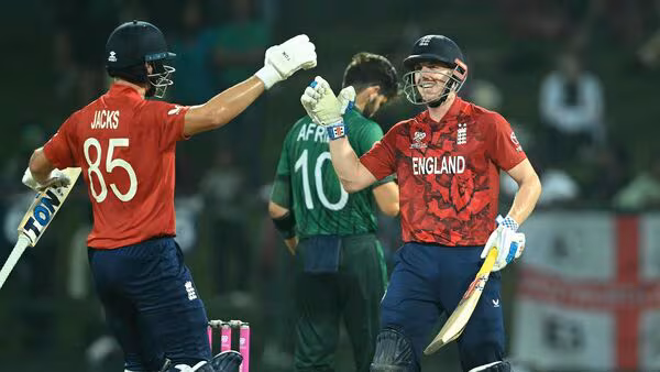 T20 சூப்பர் 8, 45 ஆவது போட்டியில், இங்கிலாந்து அணி வெற்றி!