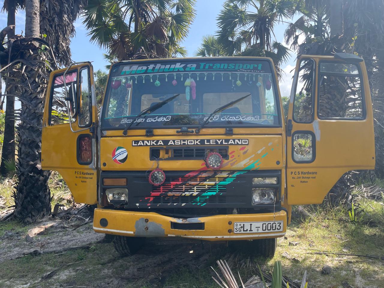 முன்னாள் பொலிஸ் உத்தியோகத்தரின் டிப்பர் வாகனமும் கைப்பற்றல், சாரதி கைது!