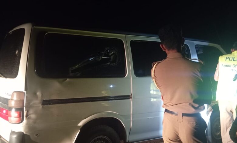 அல்லைபிட்டியில் ஹயஸ் மீது பொலிசார் துப்பாக்கிச் சூடு - ஒருவர் உயிரிழப்பு!