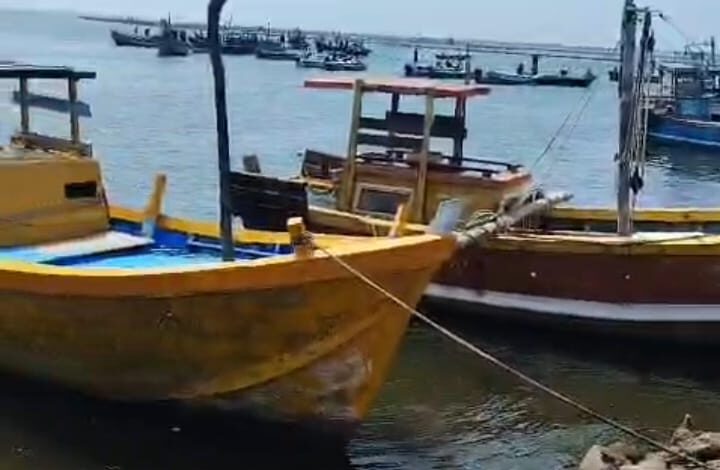 யாழில் படகு கவிழ்ந்ததில் இருவர் உயிரிழப்பு: காணாமல்போன இருவரைத் தேடும் பணி தொடர்கிறது!