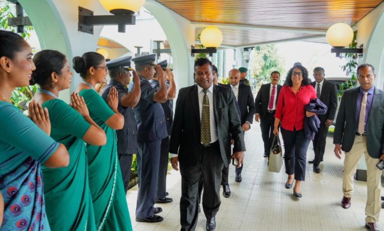 பொது நலவாய கல்வி மாநாட்டில் பங்கேற்க இலங்கைப் பிரதமர் இங்கிலாந்து பயணம்!