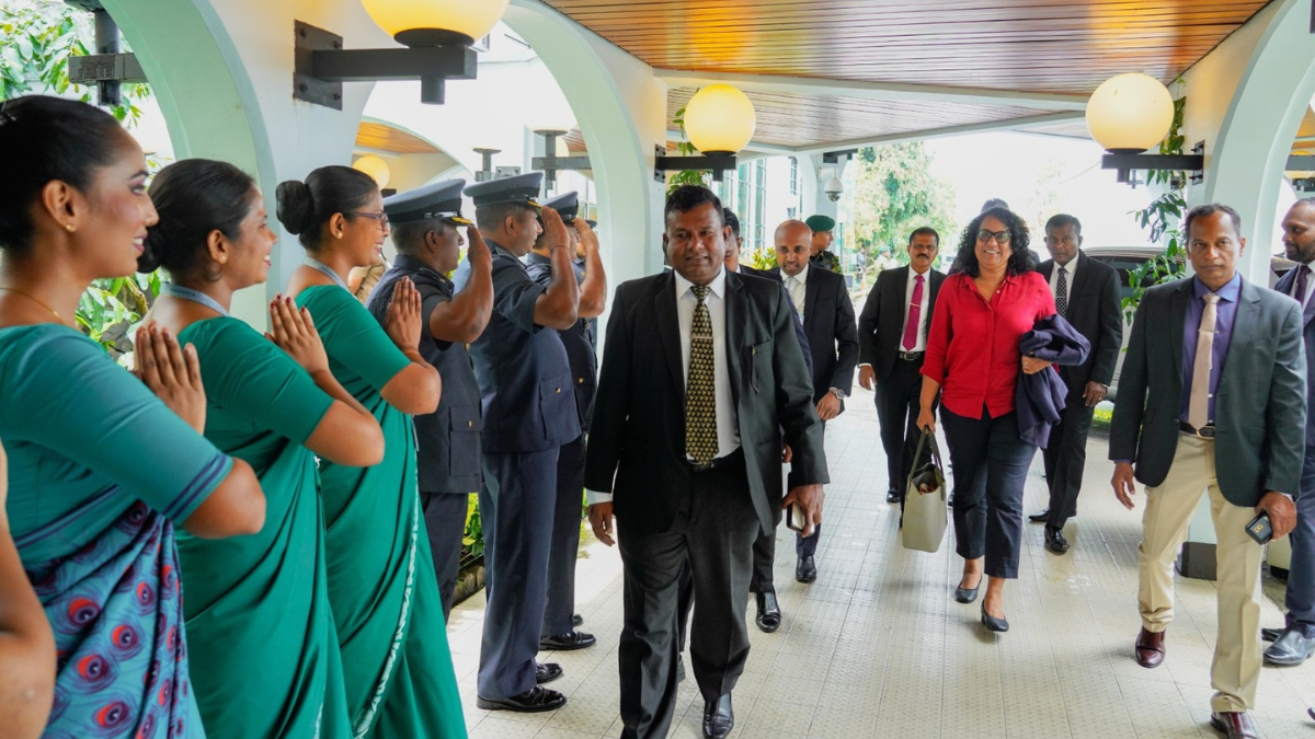 பொது நலவாய கல்வி மாநாட்டில் பங்கேற்க இலங்கைப் பிரதமர் இங்கிலாந்து பயணம்!