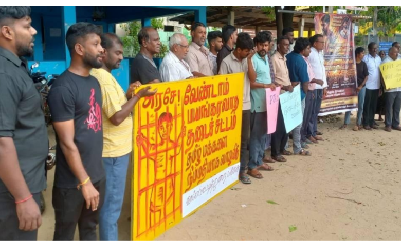 சொல்லிசைப் பாடகர் சங்கீத்சனை விடுதலை செய்யக்கோரி வல்வெட்டித்துறையில் போராட்டம்!