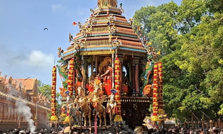 நயினை நாகபூசணி அம்மன் தேர்!