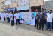 சாவகச்சேரி நகரசபை உப தவிசாளரை நீக்கியமையை கண்டித்து சாவகச்சேரியில் கடையடைப்பு போராட்டம்!