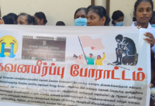 சுகாதார தொண்டர்கள் யாழ்.போதனா வைத்தியசாலை முன்பாக போராட்டம்!