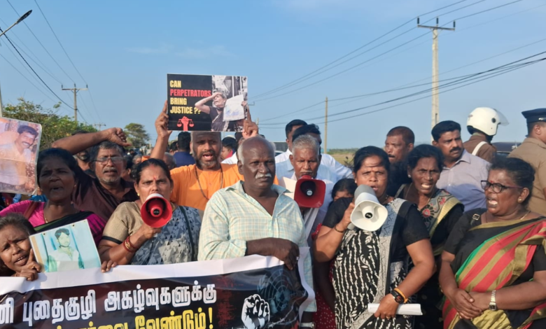 செம்மணி புதைகுழியைப் பார்வையிட்ட நீதி அமைச்சர்: இதன்போது காணாமற்போனவர்களின் உறவுகள் போராட்டம்: இன்றும் மூன்று என்புக் கூடுகள் அகழ்தெடுப்பு!