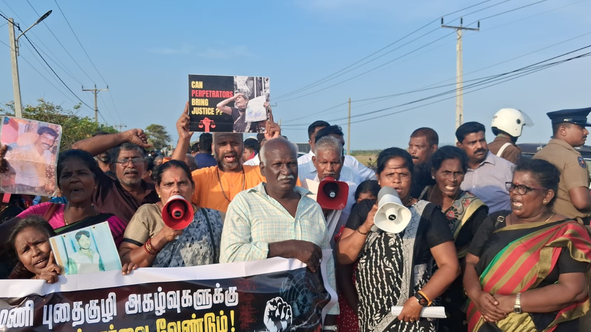 செம்மணி புதைகுழியைப் பார்வையிட்ட நீதி அமைச்சர்: இதன்போது காணாமற்போனவர்களின் உறவுகள் போராட்டம்: இன்றும் மூன்று என்புக் கூடுகள் அகழ்தெடுப்பு!