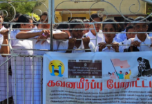 சுகாதார தொண்டர்கள் யாழ்.போதனா வைத்தியசாலை முன்பாக இரண்டாவது நாளாகவும் போராட்டம்!