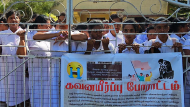 சுகாதார தொண்டர்கள் யாழ்.போதனா வைத்தியசாலை முன்பாக இரண்டாவது நாளாகவும் போராட்டம்!