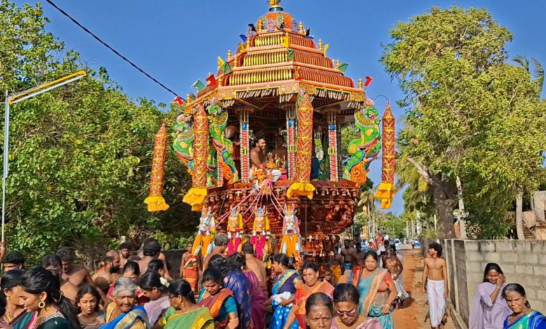 சாவகச்சேரி வாரிவனம் முத்துமாரி அம்மன் சித்திரத் தேர் வெள்ளோட்டம்!