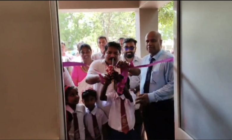 நெடுந்தீவில் பாடசாலை வகுப்பறைக் கட்டடத்தை நிறந்து வைத்த அமைச்சர் சந்திரசேகர்!