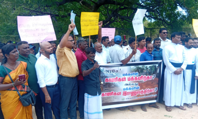 வயாவிளானில் காணிகளை விடுவிக்கக் கோரி உரிமையாளர்கள் போராட்டம்!