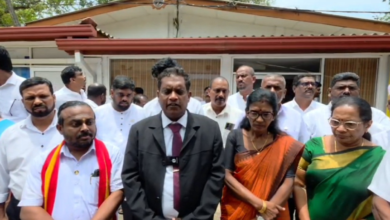 யாழ்.மாநகர ஆணையாளர் அலுவலகம் முன்பாக முதல்வர் மற்றும் உறுப்பினர்கள் கவனயீர்ப்பு போராட்டம்!