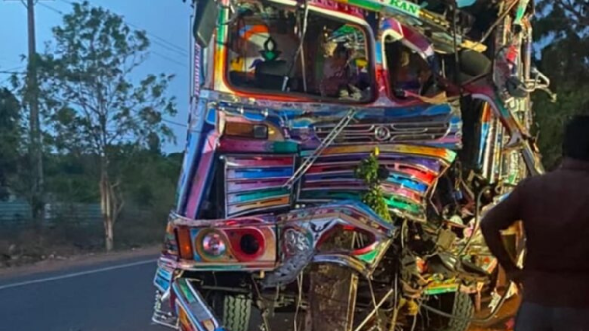 கிளிநொச்சியில் இடம்பெற்ற வாகன விபத்தில் இளைஞன் பலி: மேலும் ஒருவர் வைத்தியசாலையில்!